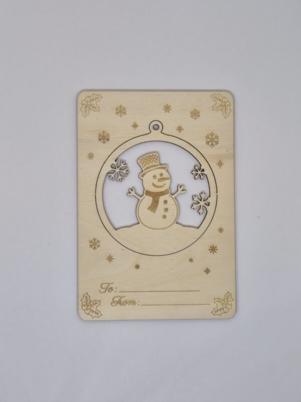 Houten kerstkaart als kerstboom ornament sneeuwpop– originele duurzame kerstkaart Handgemaakte houten kerstkaart met uitneembaar kerstornament sneeuwpop en natuurlijke houtnerf, inclusief envelop