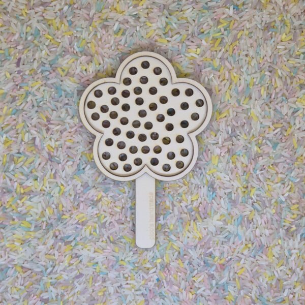 Zeefje bloem op speelrijst