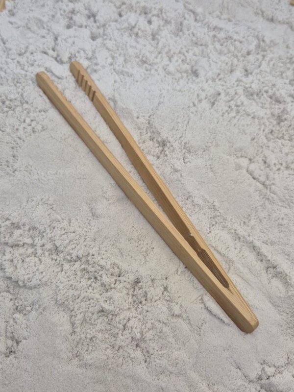 pincet bamboe in zand Pincet Bamboe