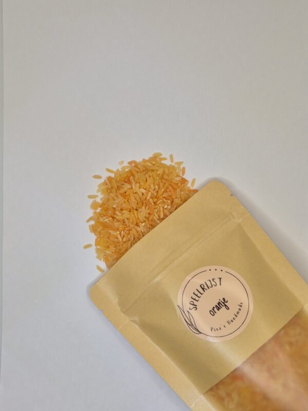 speelrijst oranje uit zak