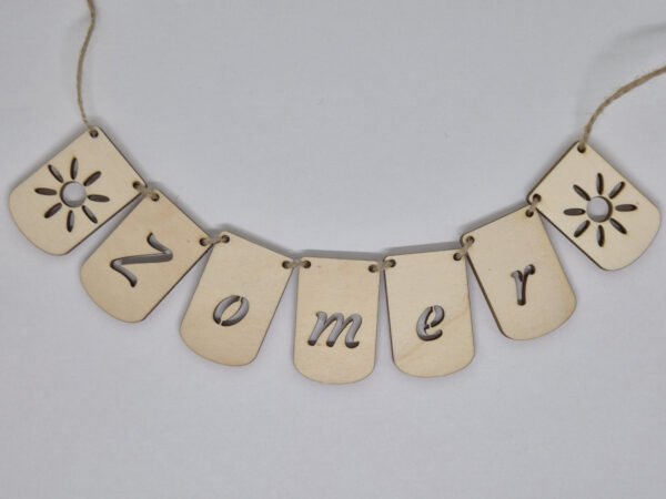 Houten seizoenen vlaggenlijn zomer voor seizoenstafel – Montessori decoratie Handgemaakte houten vlaggenlijn met seizoen zomer voor een seizoenstafel, gemaakt van populieren multiplex