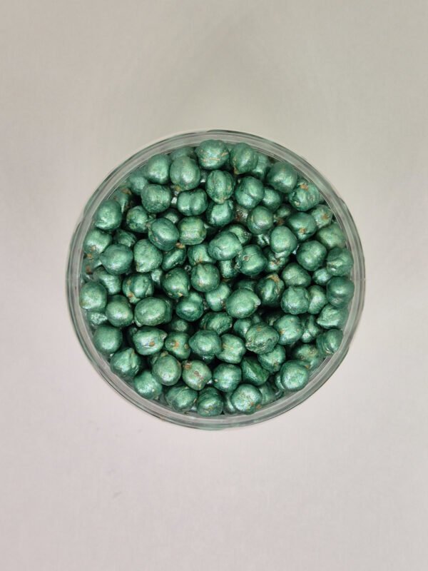 Bovenaanzicht groene sensorische kikkererwten voor sensorisch spel