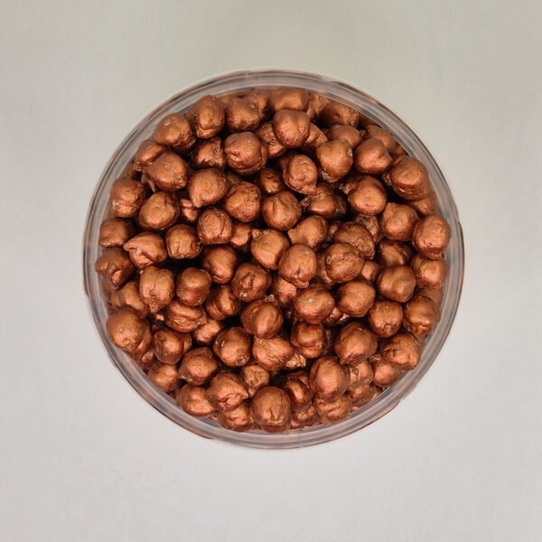 Bovenaanzicht bruine sensorische kikkererwten voor sensorisch spel