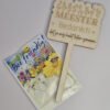 Houten bloemensteker bedankt meester wit met bloemenmix Houten bloemensteker voor de meester met tekst bedankt dat je mij hebt laten groeien inclusief biologische bijvriendelijke bloemenmix